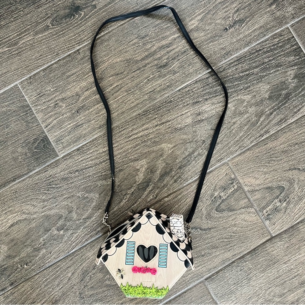 Betsey Johnson / Home Tweet Home Birdhouse Crossbody - Picture 13 of 13